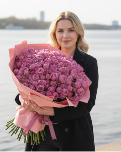 45 малинових кущових півоноподібних троянд  Мисти баблс