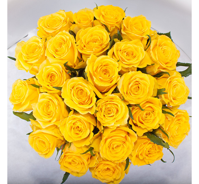 Червоні троянди у капелюшної коробці