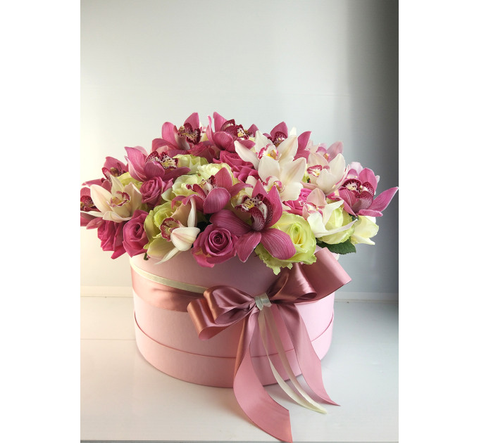 Троянди та орхідеї