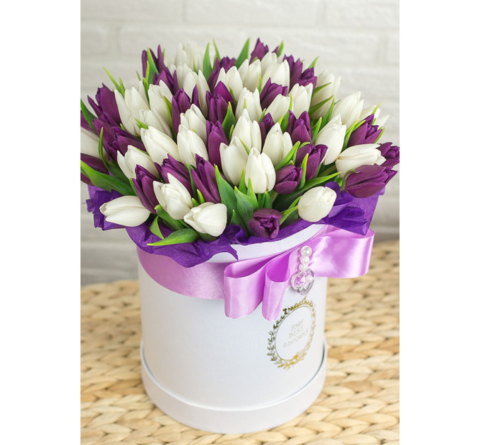 Біло-фіолетовий тюльпан в коробці ХІТ!