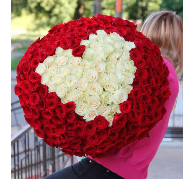 Букет 101 троянда у формі серця