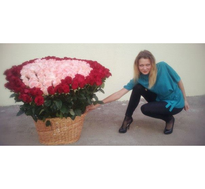 Кошик-серце із 101 трояндою