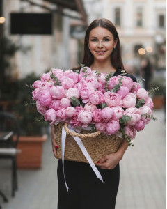 101 розкішна півонія у кошику