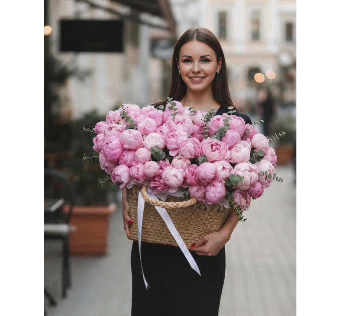 101 розкішна півонія у кошику