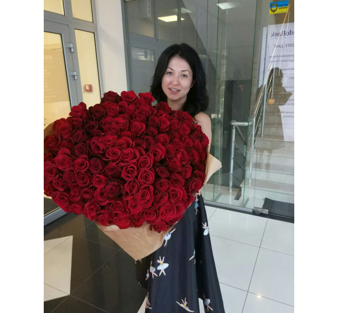 Букет зі 101 метрової червоної троянди