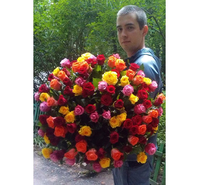 101 різнокольорова троянда