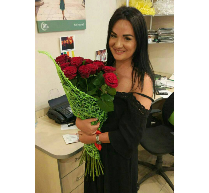 15 червоних троянд