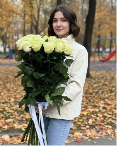 19 метрових імпортних білих троянд