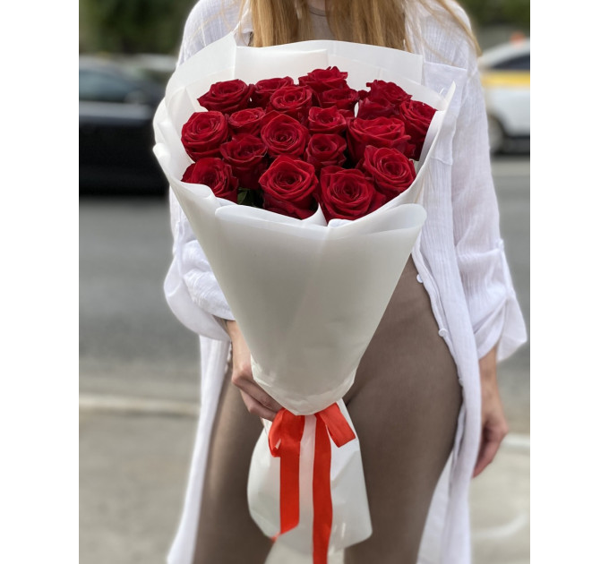 19 червоних троянд