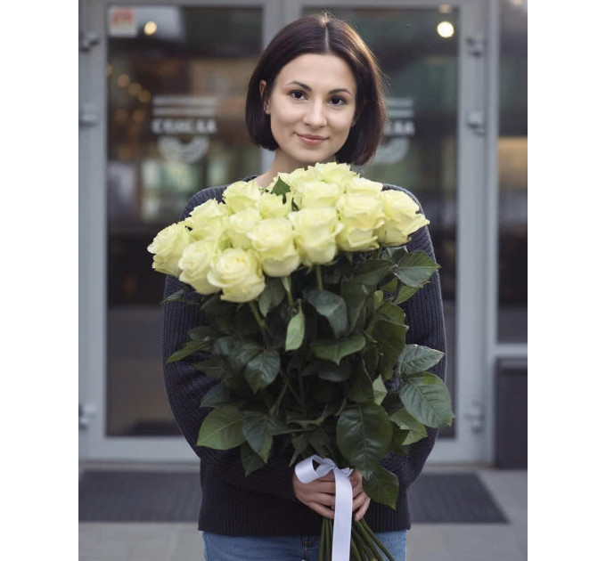 25 метрових імпортних білих троянд