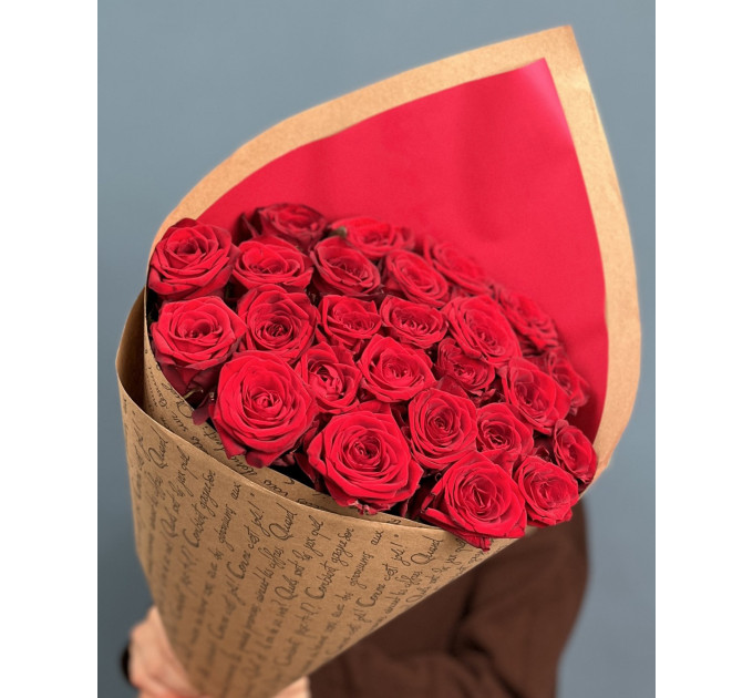 25 червоних троянд