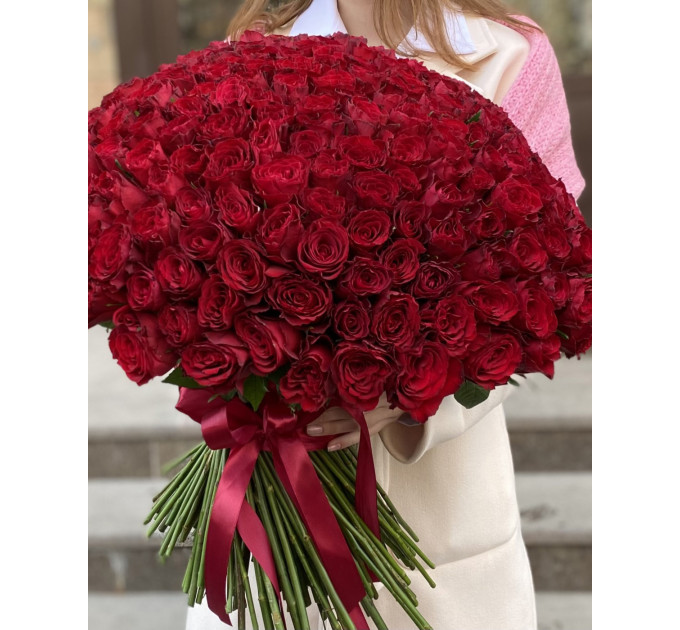 333 червоних троянди