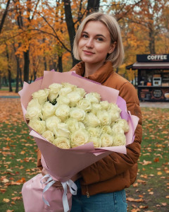 35 метрових імпортних білих троянд