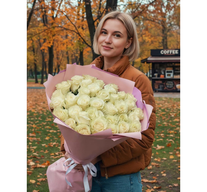 35 метрових імпортних білих троянд