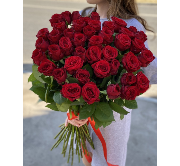 45 червоних троянд