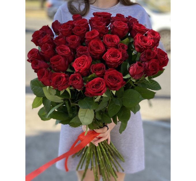 45 червоних троянд