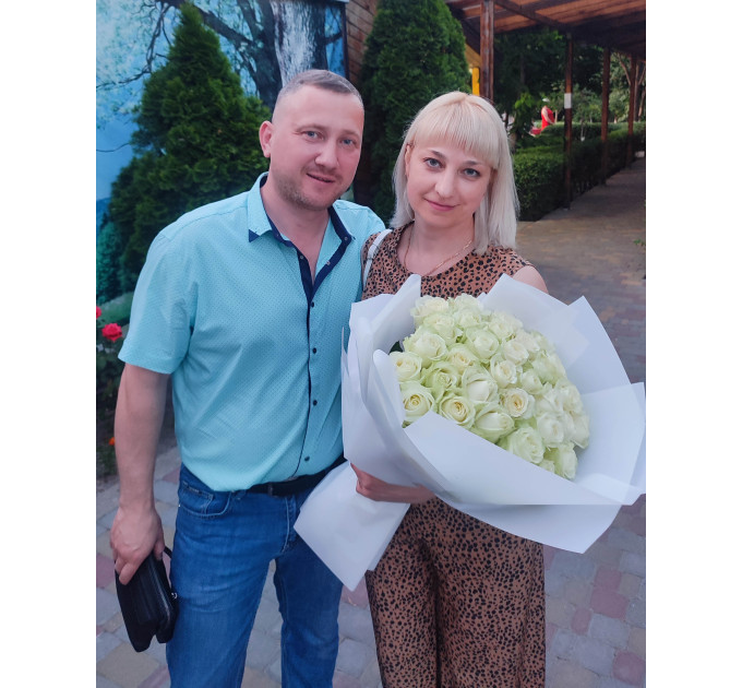 45 білих троянд