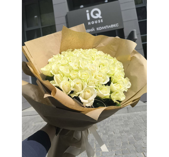 51 біла троянда