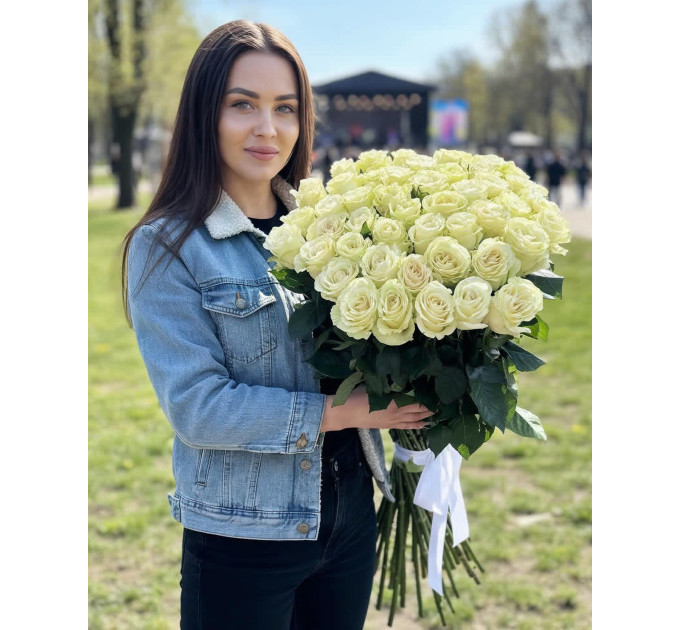 51 метрова імпортна біла троянда