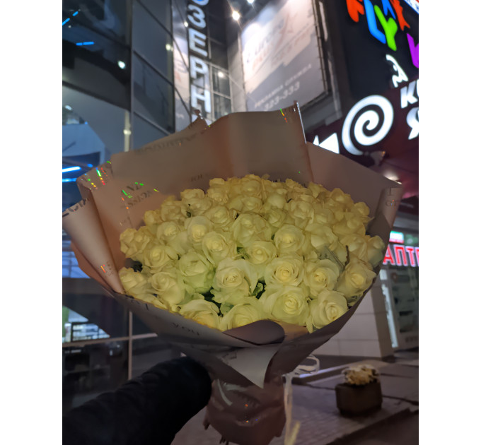 51 біла троянда