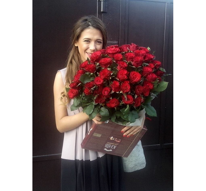 75 червоних троянд