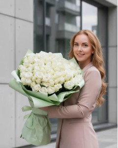 75 білих троянд