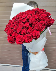 Букет з 75 метрових червоних троянд