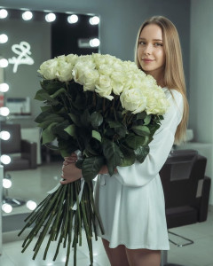 75 метрових імпортних білих троянд