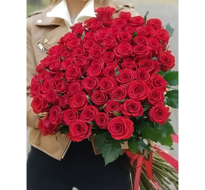 75 червоних троянд