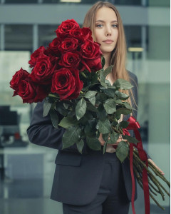 Букет з 11 метрових червоних троянд