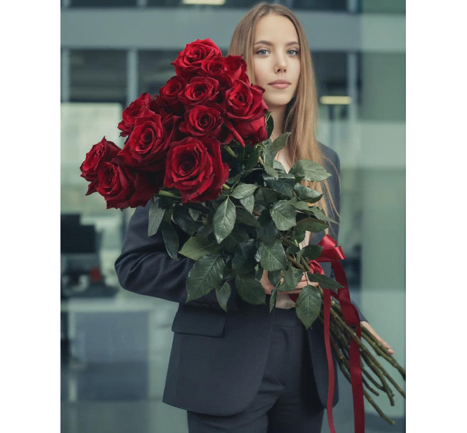 Букет з 11 метрових червоних троянд Букет з 11 метрових червоних троянд