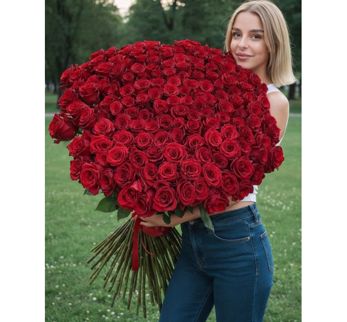 Букет зі 151 метрової червоної троянди