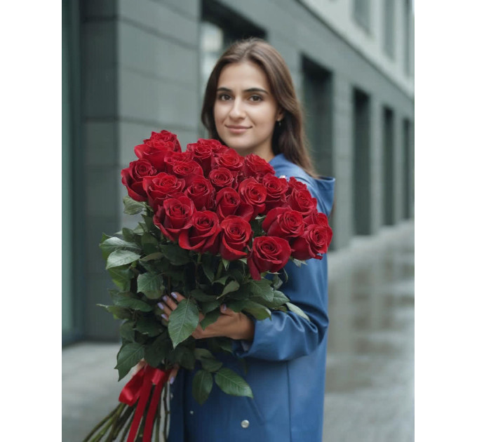 Букет з 25 метрових червоних троянд