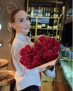 Букет з 25 метрових червоних троянд