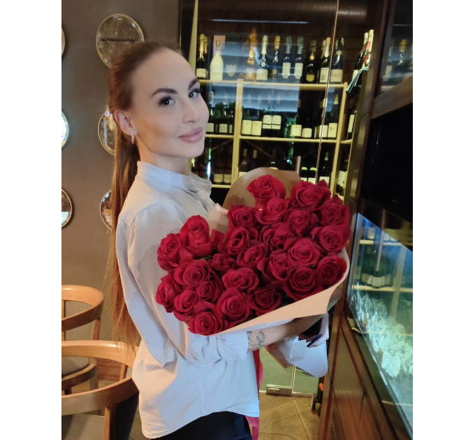 Букет з 25 метрових червоних троянд