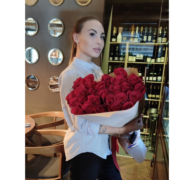 Букет з 25 метрових червоних троянд