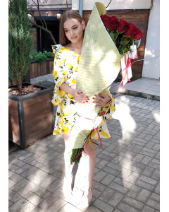 Букет з 19 метрових червоних троянд