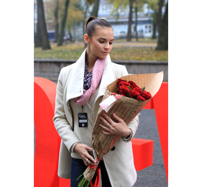 11 червоних троянд