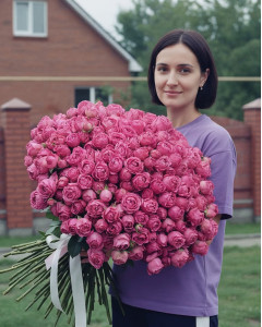 101 малинова кущова півоноподібна троянда Мисти баблс