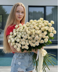 101 кремова кущова троянда Бомбастік