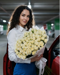 25 кремова кущова троянда Бомбастік