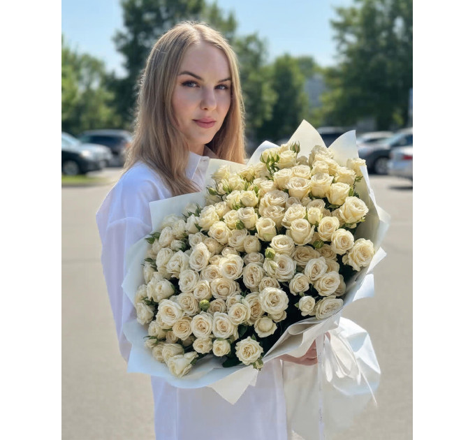 35 кремових кущових троянд Бомбастік