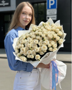 45 кремова кущова троянда Бомбастік