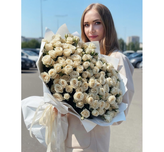 51 кремова кущова троянда Бомбастік