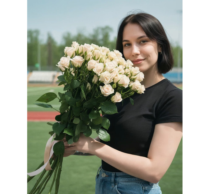 9 кремова кущова троянда Бомбастік