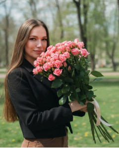 9 рожевих троянд Леді Бомбастік