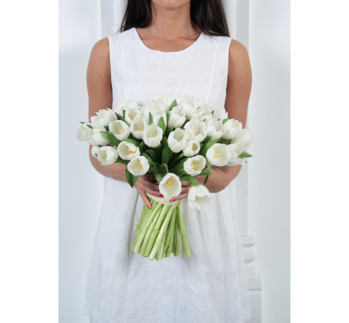 Білі тюльпани