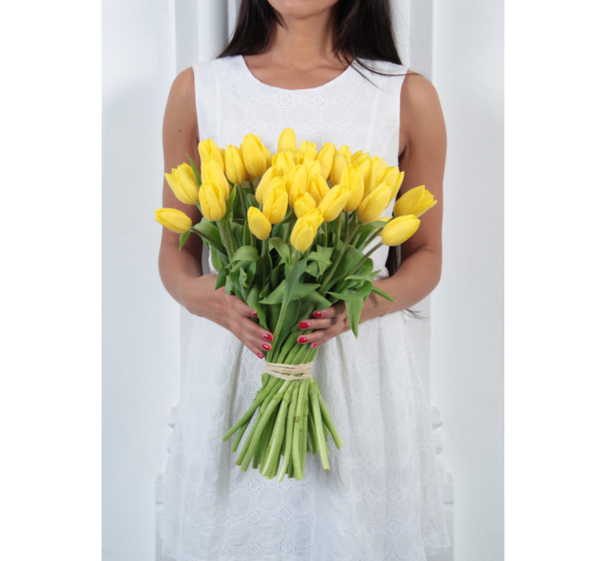 Жовті тюльпани